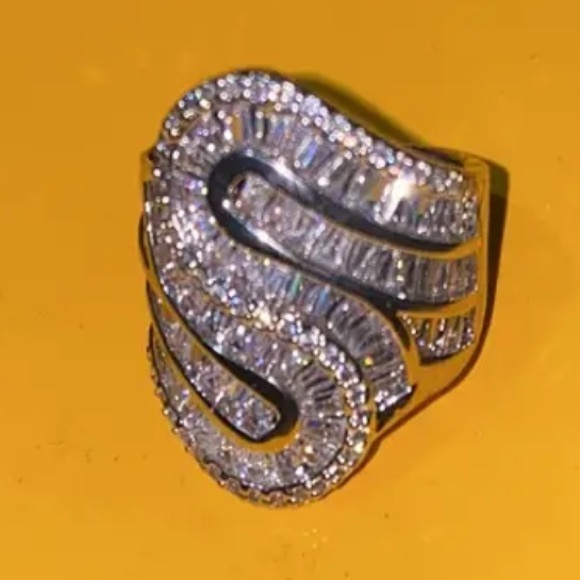 Glamorous, Bling, Cubic Zirconia, Statement Ring, Sz 8 - Picture 3 of 5